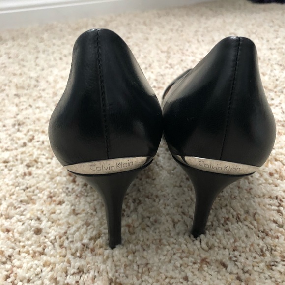 Calvin Klein - Picture 4 of 6